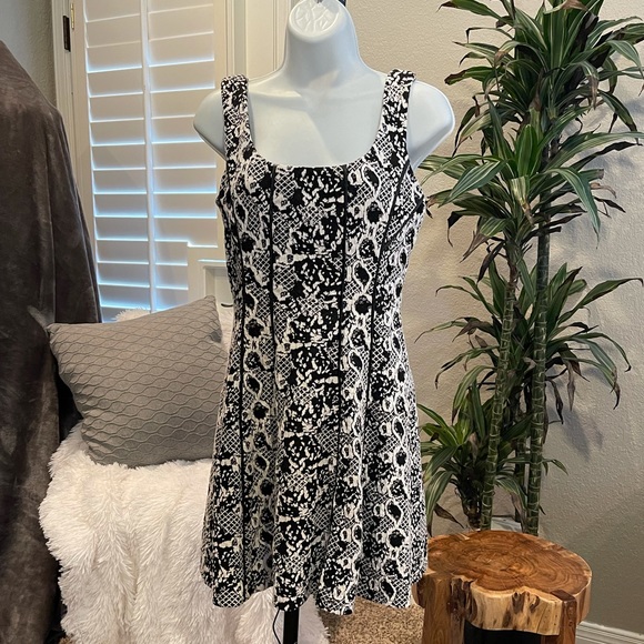 Guess dress size 4-6 - Picture 8 of 8